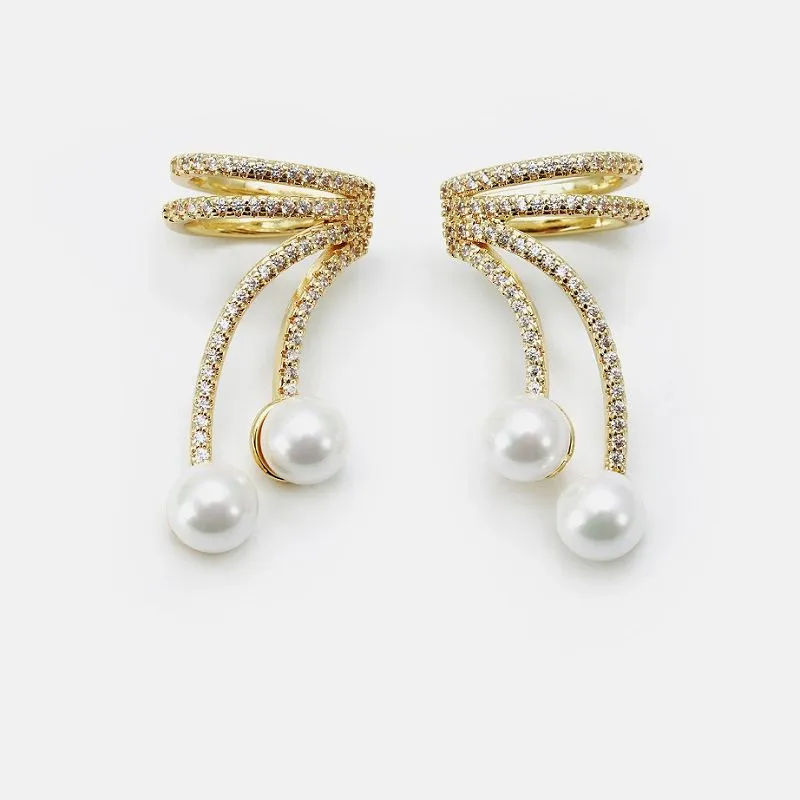 Exquisite Dawb Pearl Earring Cuff